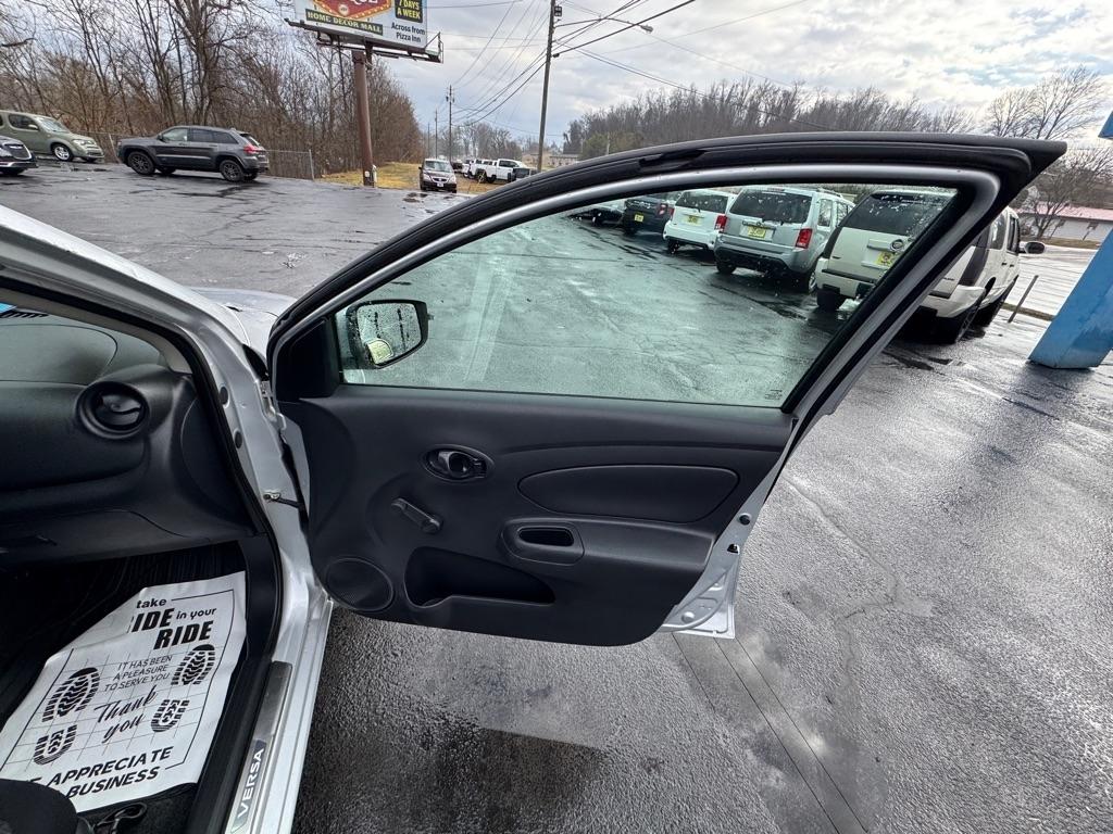 Nissan Versa 1.6 S 5M 2019