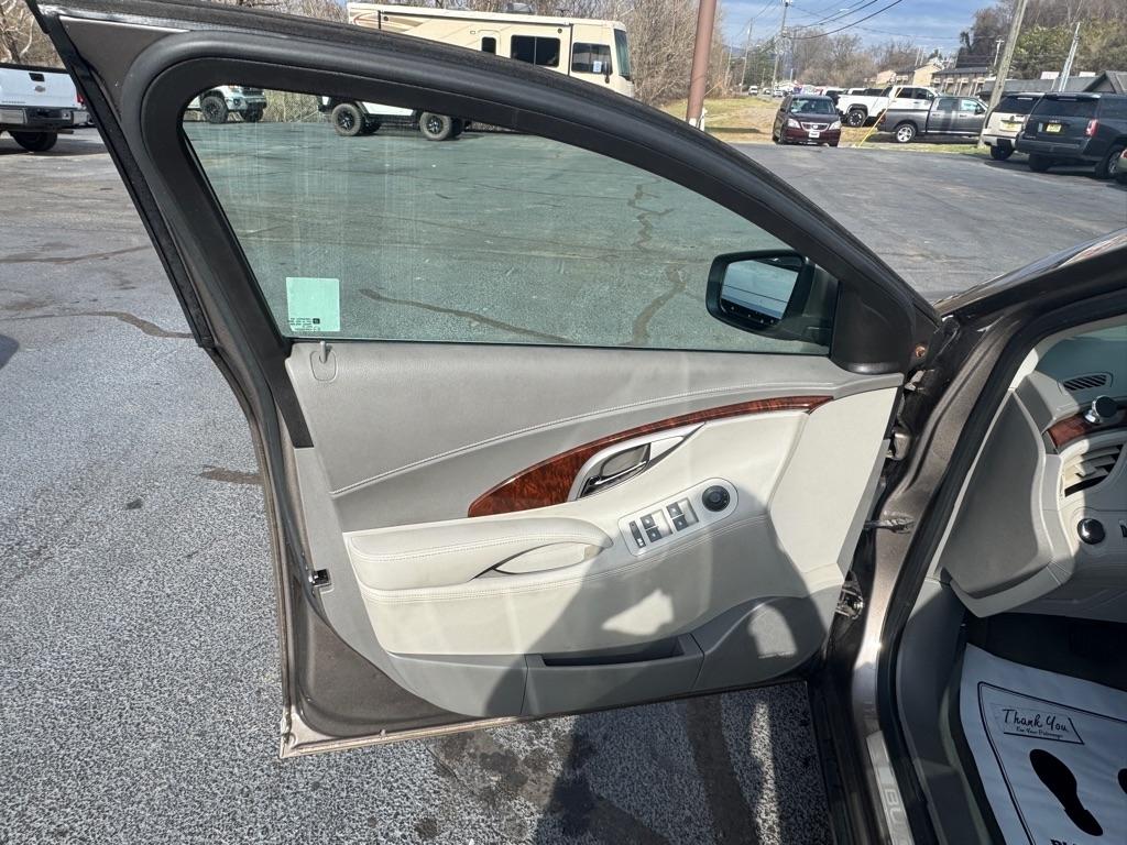 Buick LaCrosse CX 2010