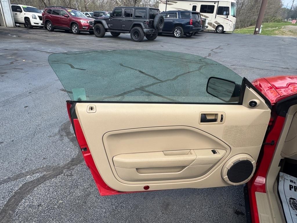 Ford Mustang 2dr Cpe Standard 2006