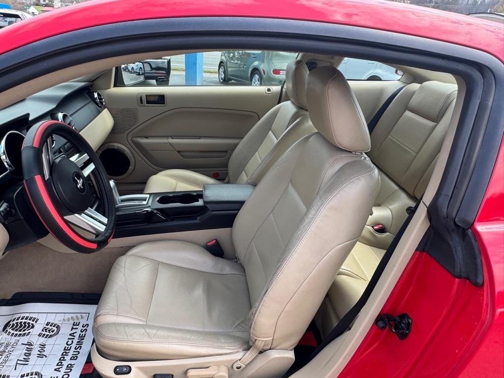 Ford Mustang 2dr Cpe Standard 2006