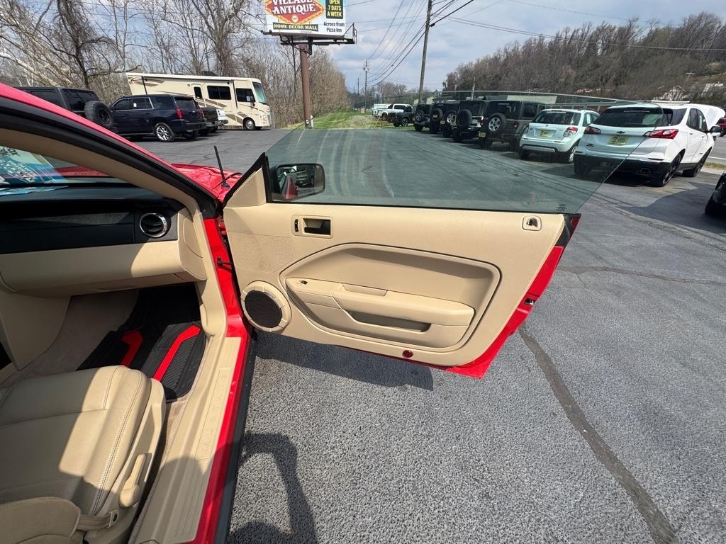 Ford Mustang 2dr Cpe Standard 2006