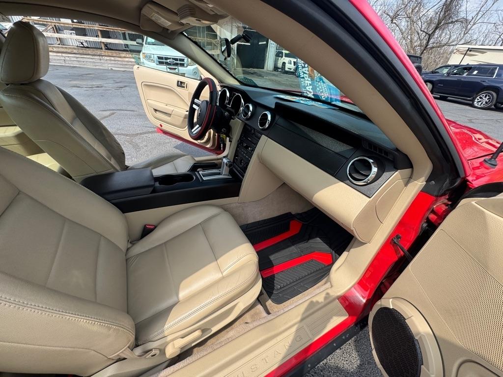 Ford Mustang 2dr Cpe Standard 2006