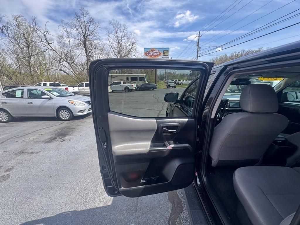 Toyota Tacoma 2WD SR Double Cab 5' Bed I4 AT (Natl) 2019