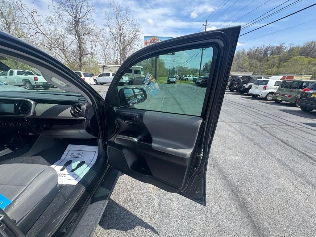 Toyota Tacoma 2WD SR Double Cab 5' Bed I4 AT (Natl) 2019