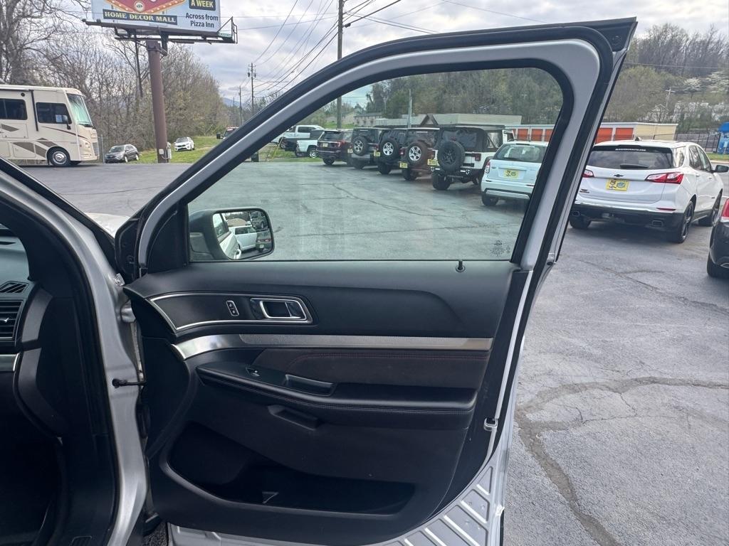 Ford Explorer XLT 4WD 2018