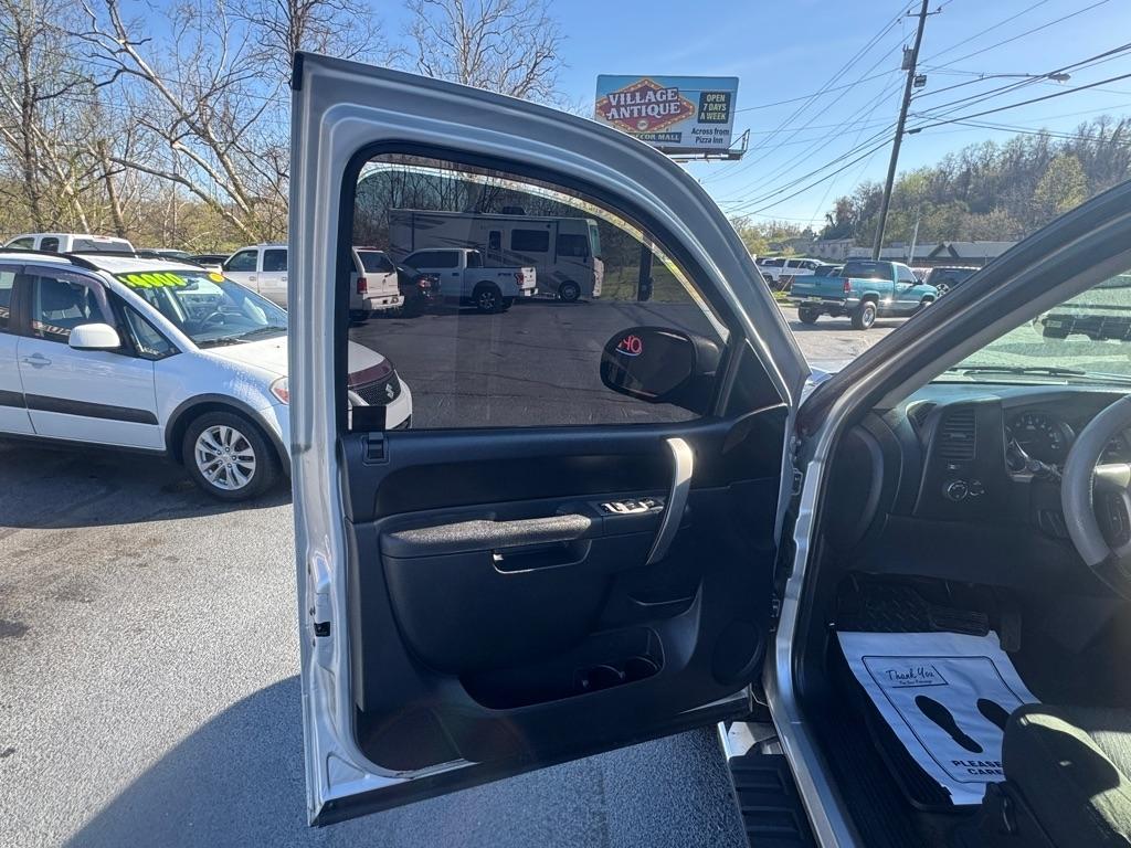 Chevrolet Silverado 1500 4WD Ext Cab 143.5" LT 2012