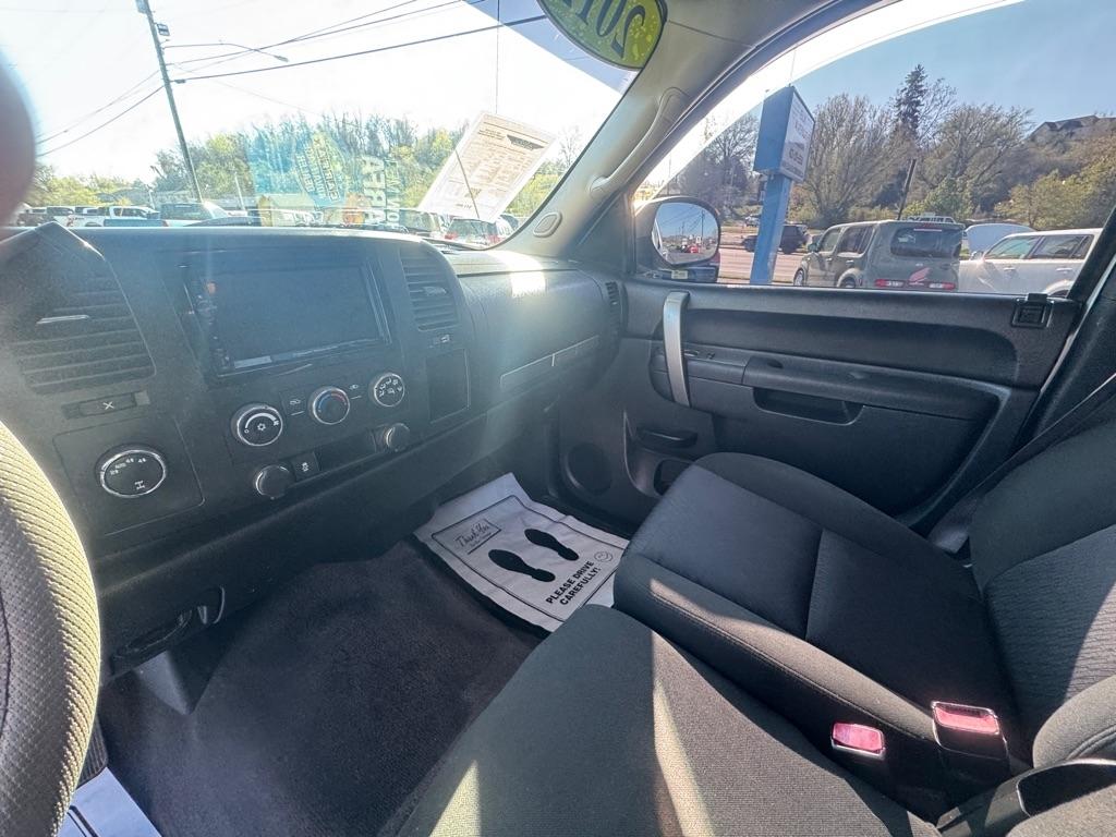 Chevrolet Silverado 1500 4WD Ext Cab 143.5" LT 2012