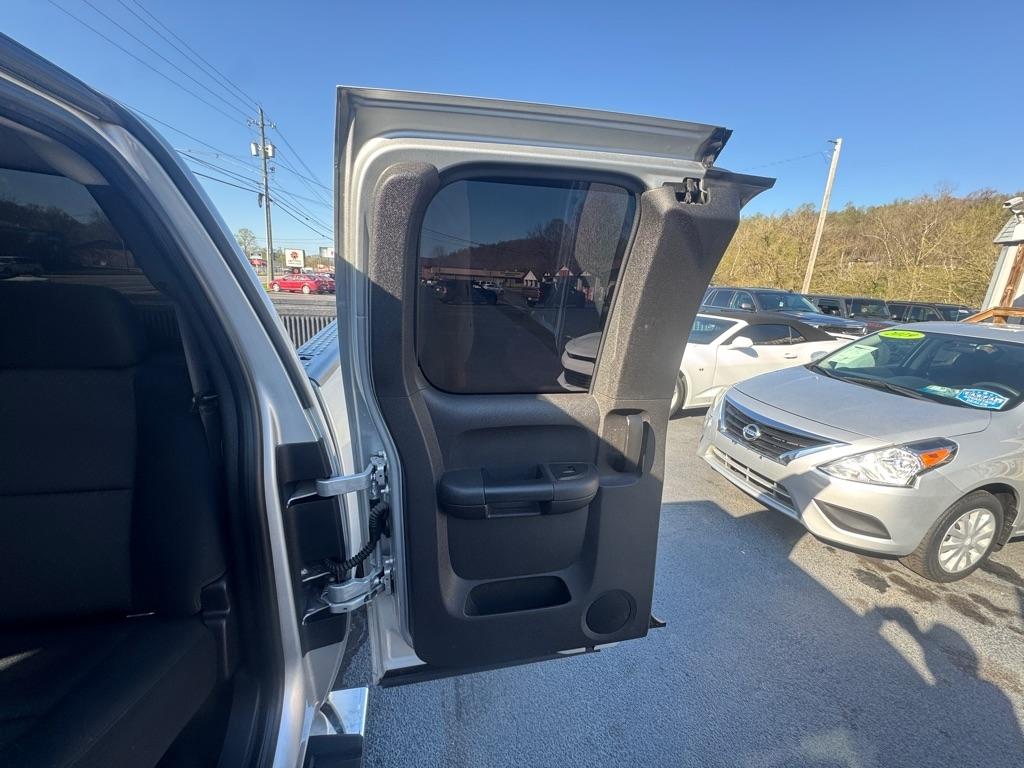 Chevrolet Silverado 1500 4WD Ext Cab 143.5" LT 2012