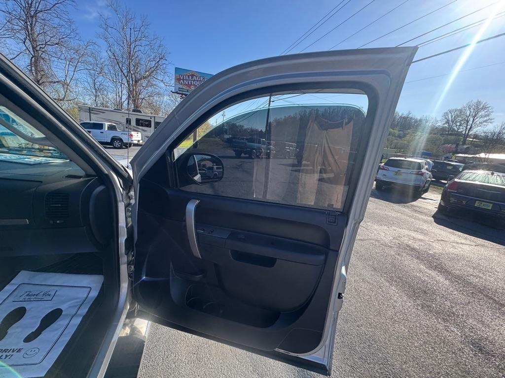 Chevrolet Silverado 1500 4WD Ext Cab 143.5" LT 2012