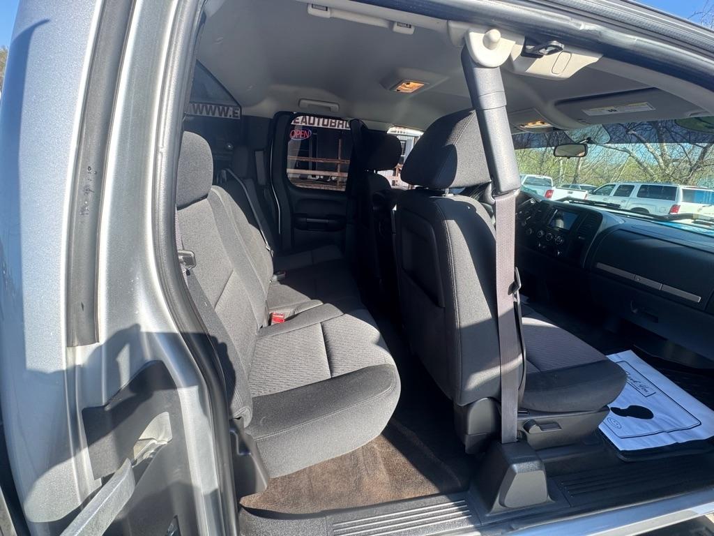 Chevrolet Silverado 1500 4WD Ext Cab 143.5" LT 2012