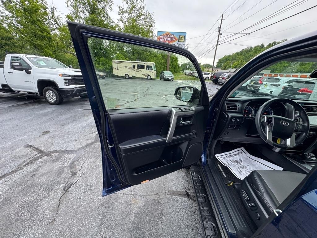 Toyota 4Runner SR5 4WD (Natl) 2017