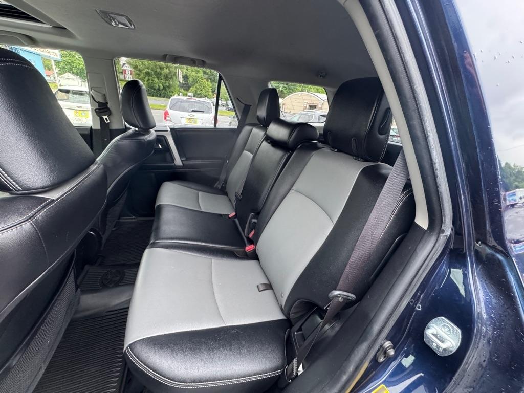 Toyota 4Runner SR5 4WD (Natl) 2017