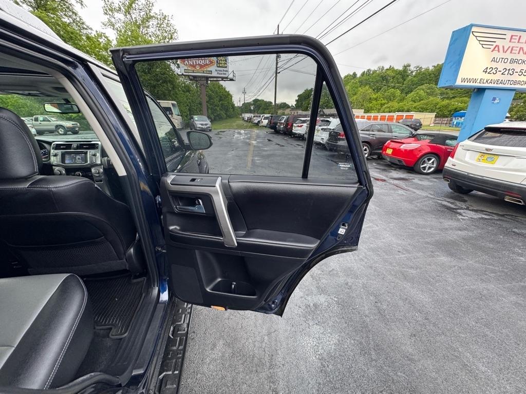 Toyota 4Runner SR5 4WD (Natl) 2017