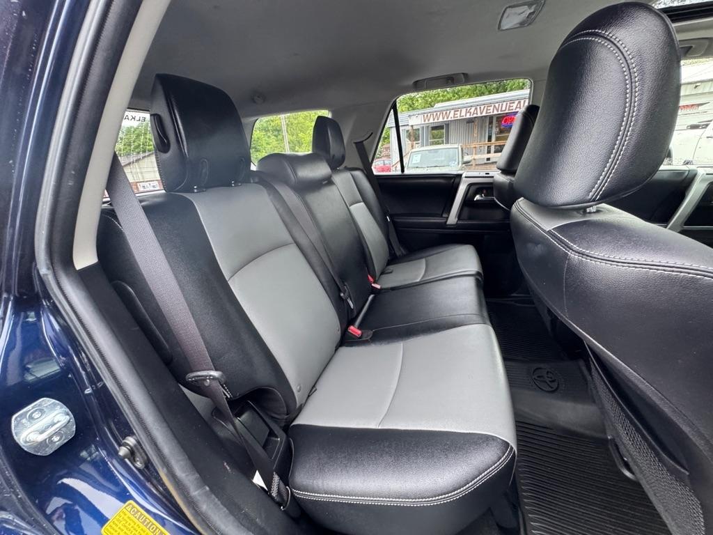 Toyota 4Runner SR5 4WD (Natl) 2017
