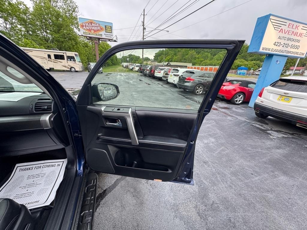 Toyota 4Runner SR5 4WD (Natl) 2017