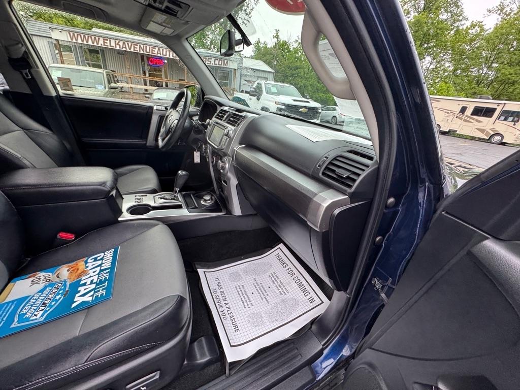 Toyota 4Runner SR5 4WD (Natl) 2017