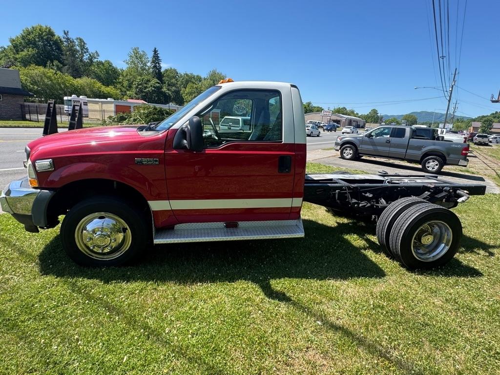 Ford Super Duty F-550 DRW Reg Cab 141" WB 60" CA XL 2003