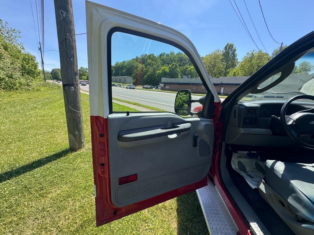 Ford Super Duty F-550 DRW Reg Cab 141" WB 60" CA XL 2003