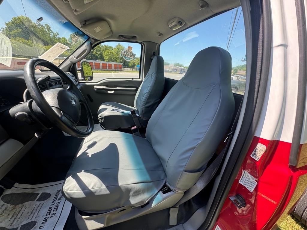 Ford Super Duty F-550 DRW Reg Cab 141" WB 60" CA XL 2003