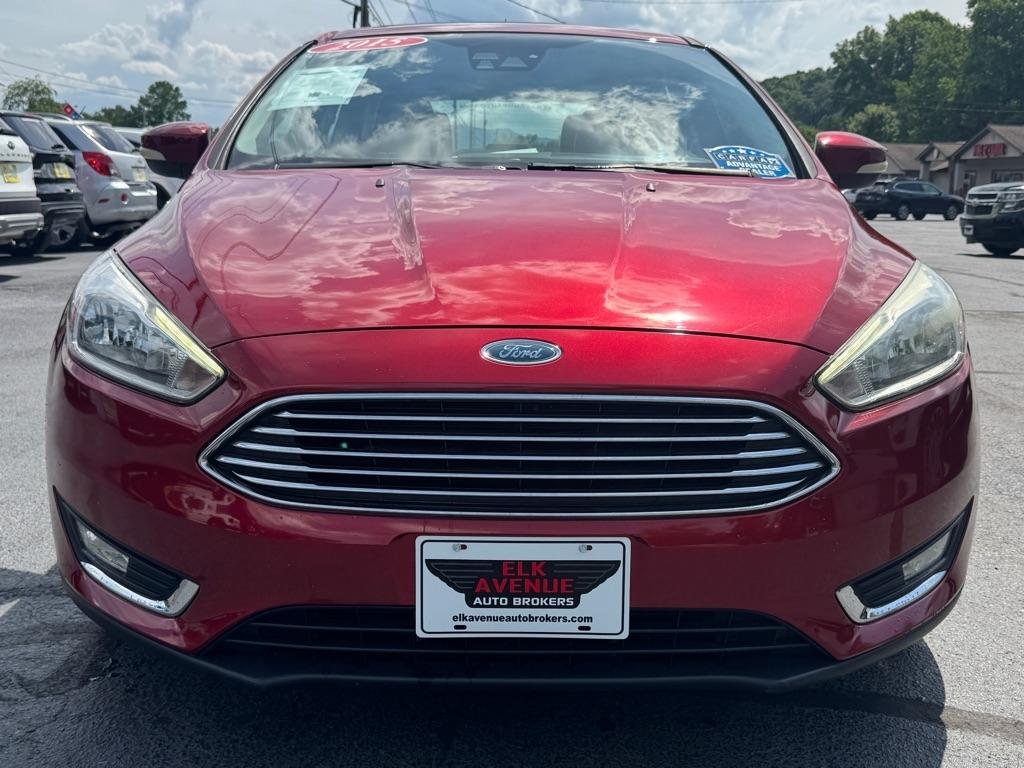 2015 Ford Focus 5 Door Hatch Titanium's photo