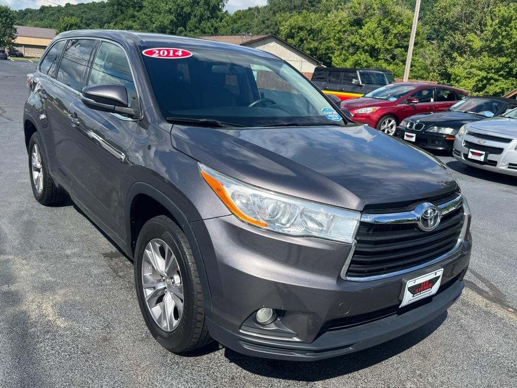 Toyota Highlander FWD 4dr V6 LE (Natl) 2014