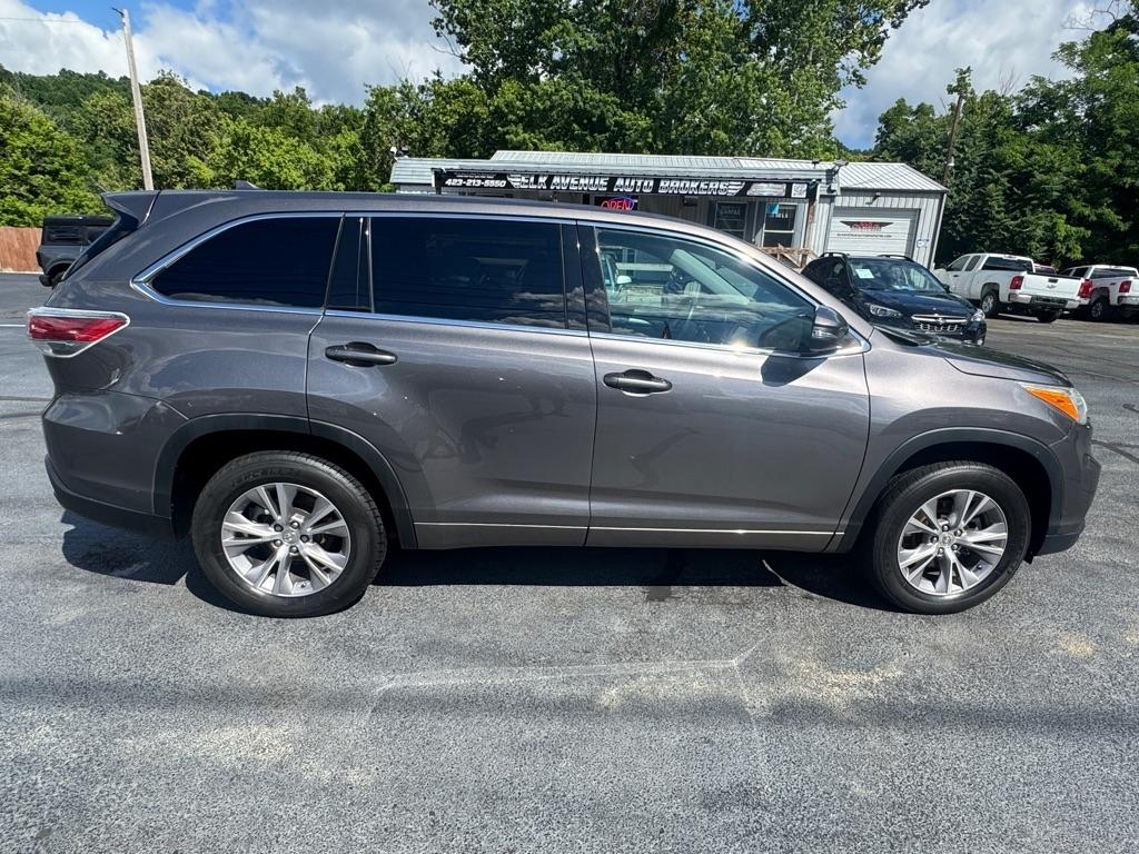 Toyota Highlander FWD 4dr V6 LE (Natl) 2014