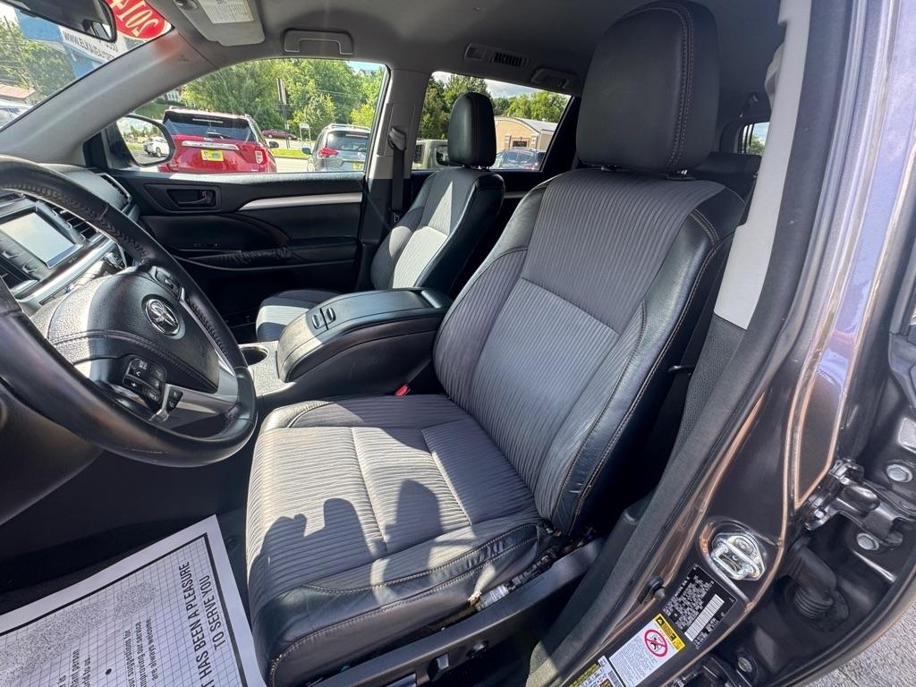 Toyota Highlander FWD 4dr V6 LE (Natl) 2014