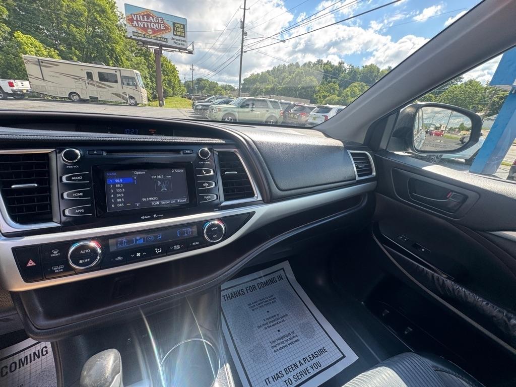 Toyota Highlander FWD 4dr V6 LE (Natl) 2014