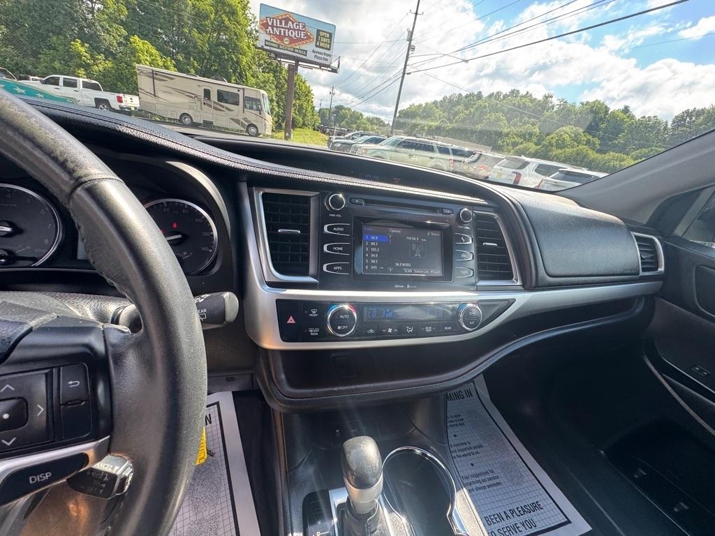 Toyota Highlander FWD 4dr V6 LE (Natl) 2014