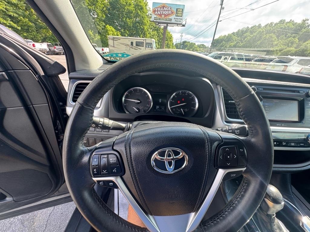 Toyota Highlander FWD 4dr V6 LE (Natl) 2014