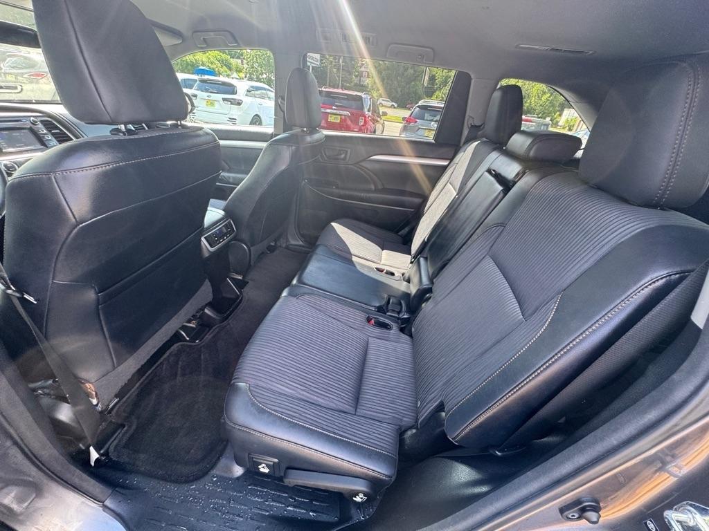 Toyota Highlander FWD 4dr V6 LE (Natl) 2014