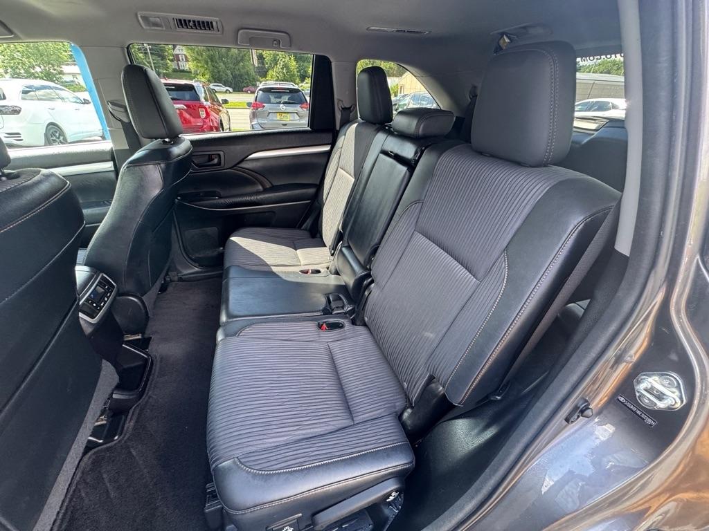 Toyota Highlander FWD 4dr V6 LE (Natl) 2014