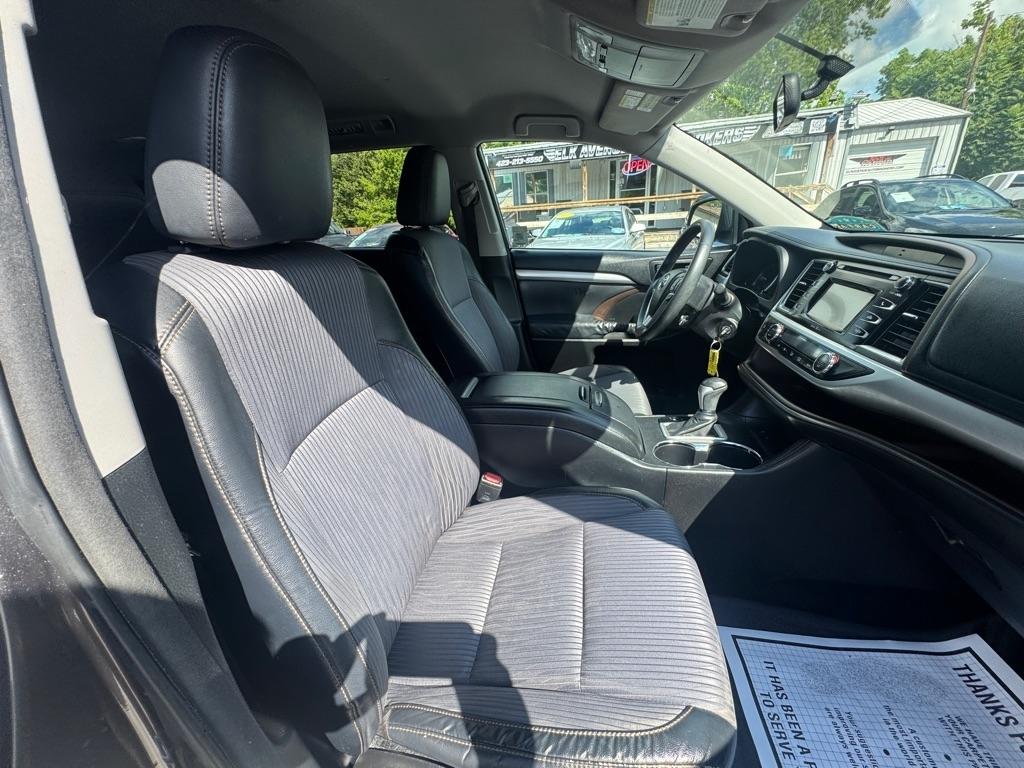 Toyota Highlander FWD 4dr V6 LE (Natl) 2014