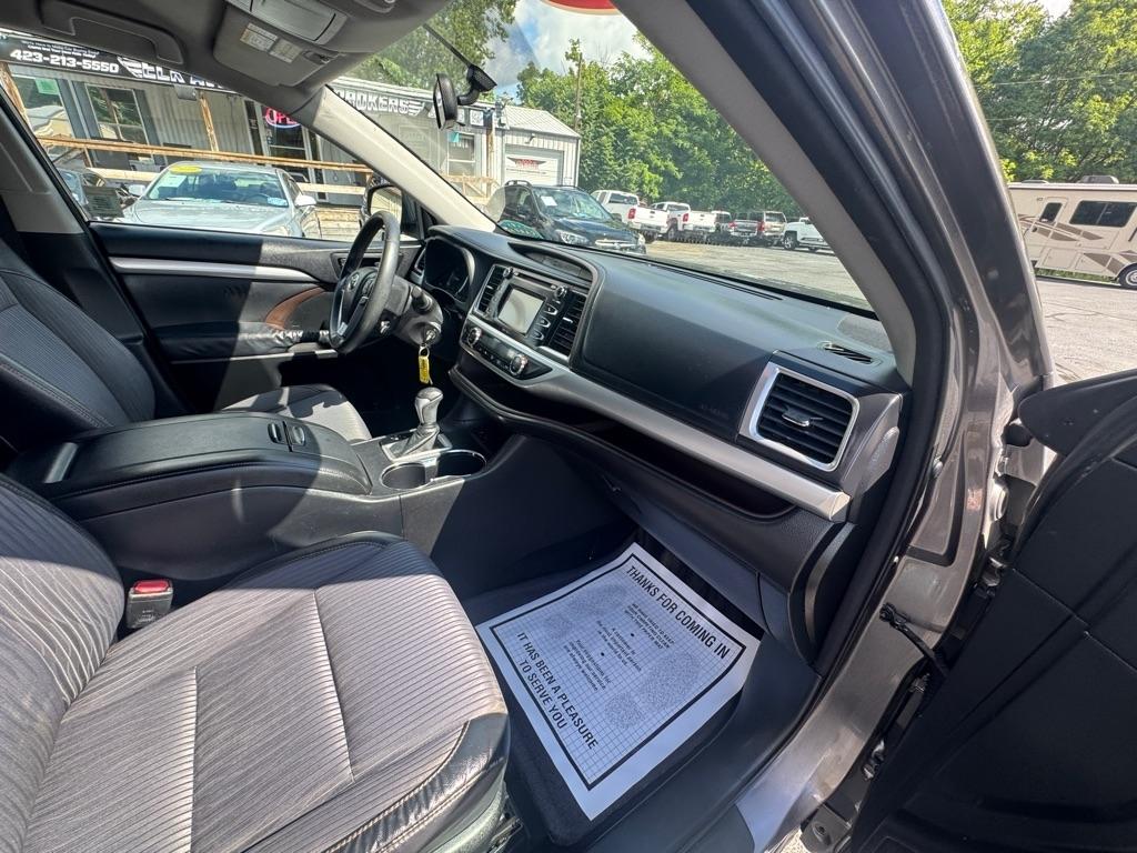 Toyota Highlander FWD 4dr V6 LE (Natl) 2014