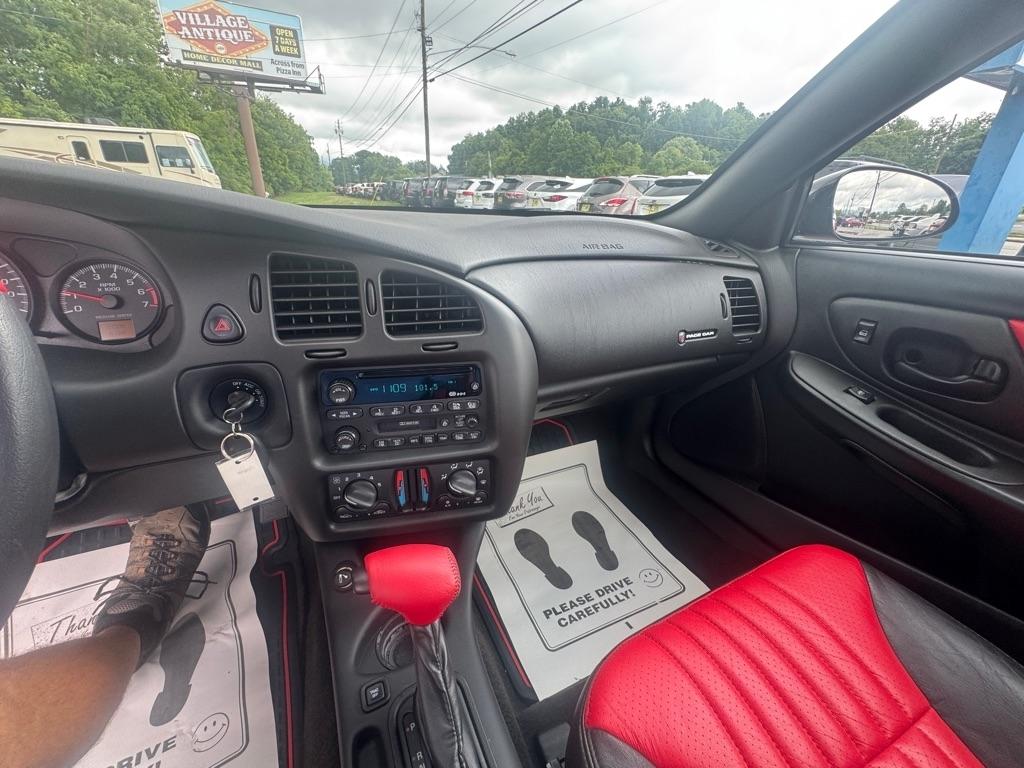 Chevrolet Monte Carlo 2dr Cpe SS 2000