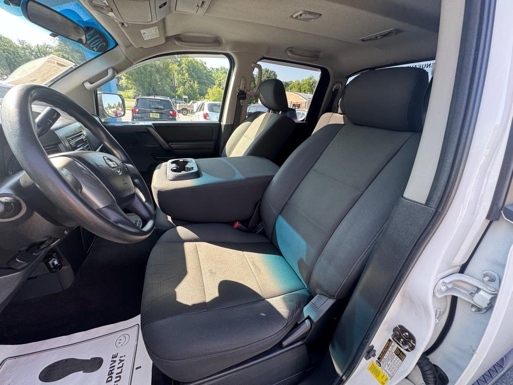 Nissan Titan 4WD Crew Cab SWB S 2014