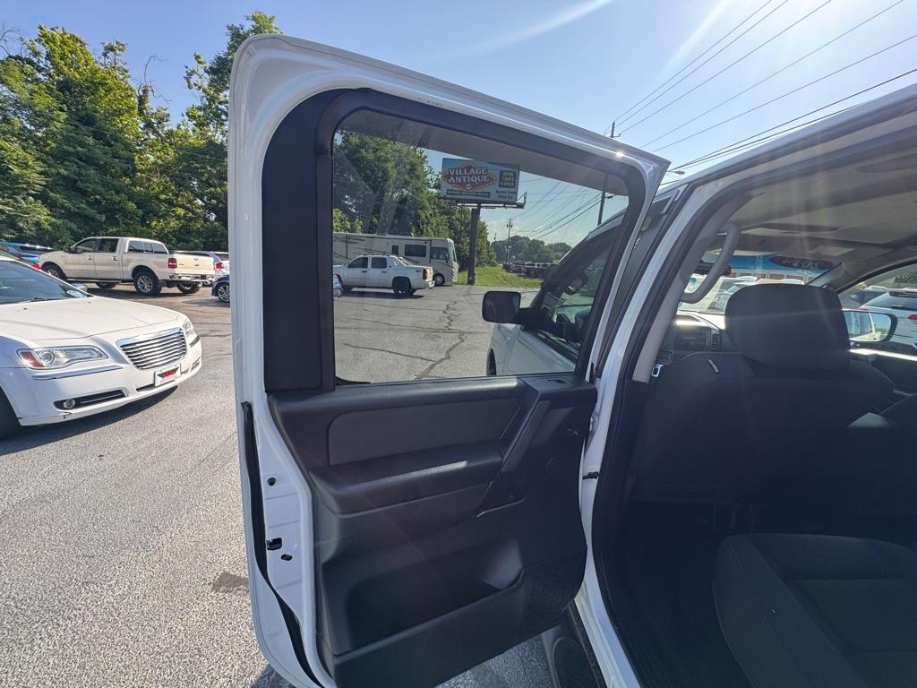 Nissan Titan 4WD Crew Cab SWB S 2014
