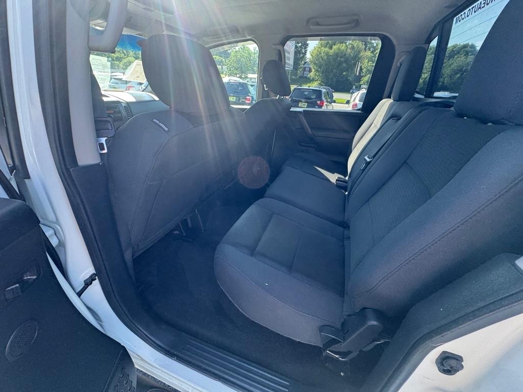 Nissan Titan 4WD Crew Cab SWB S 2014