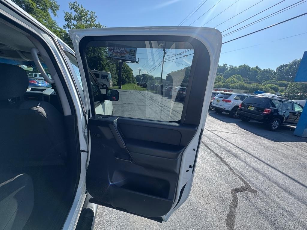 Nissan Titan 4WD Crew Cab SWB S 2014