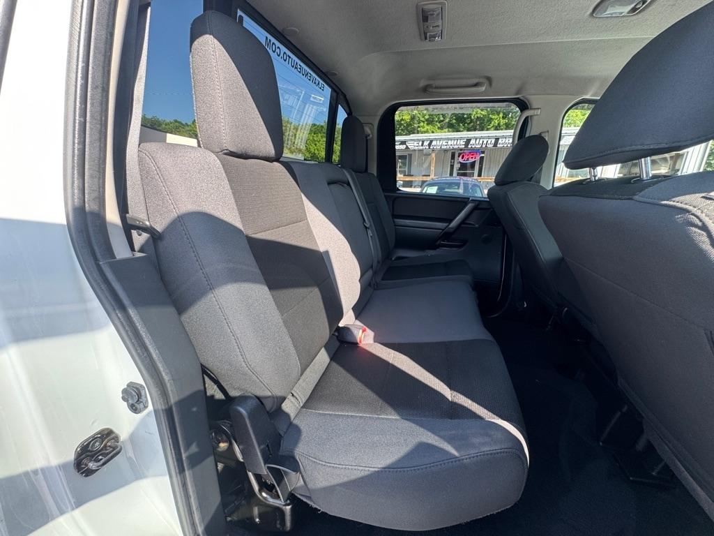 Nissan Titan 4WD Crew Cab SWB S 2014