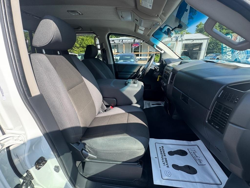 Nissan Titan 4WD Crew Cab SWB S 2014