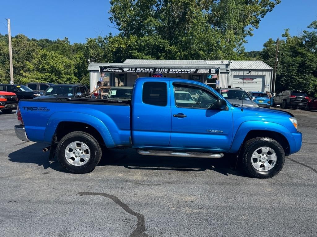 Toyota Tacoma 4WD Access I4 MT (Natl) 2009
