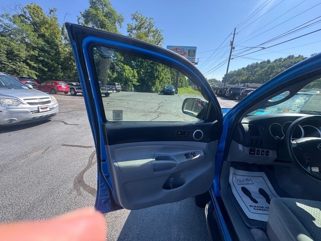 Toyota Tacoma 4WD Access I4 MT (Natl) 2009