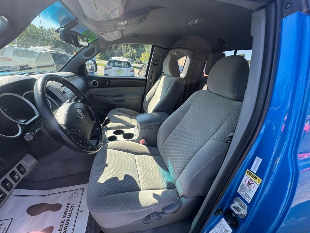 Toyota Tacoma 4WD Access I4 MT (Natl) 2009