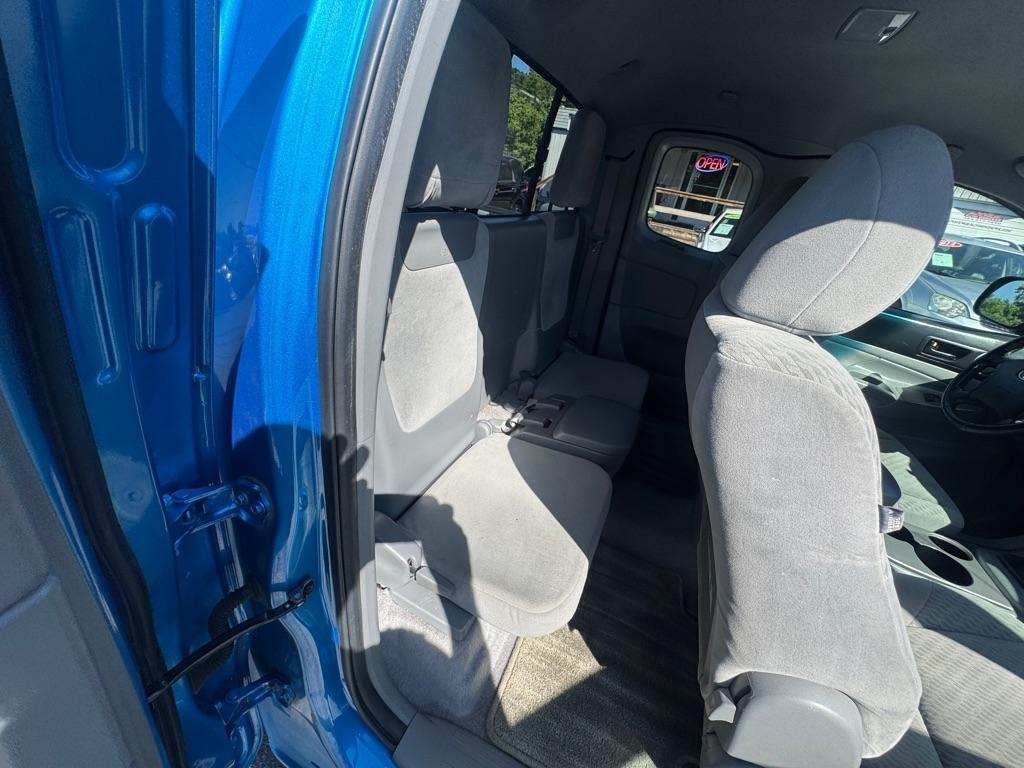 Toyota Tacoma 4WD Access I4 MT (Natl) 2009