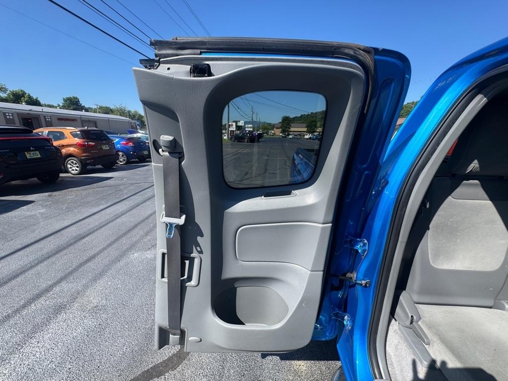 Toyota Tacoma 4WD Access I4 MT (Natl) 2009