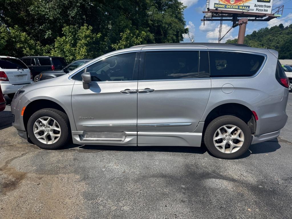 Chrysler Pacifica Touring-L FWD 2017