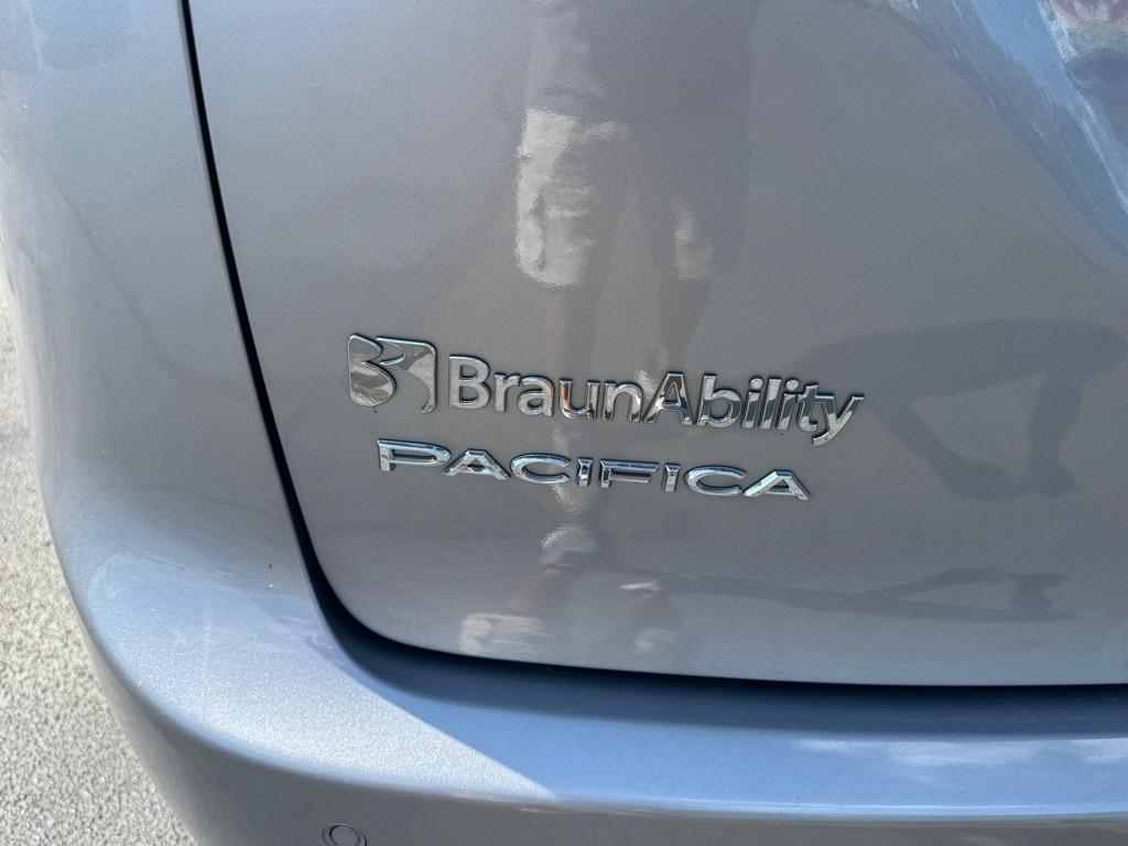 Chrysler Pacifica Touring-L FWD 2017