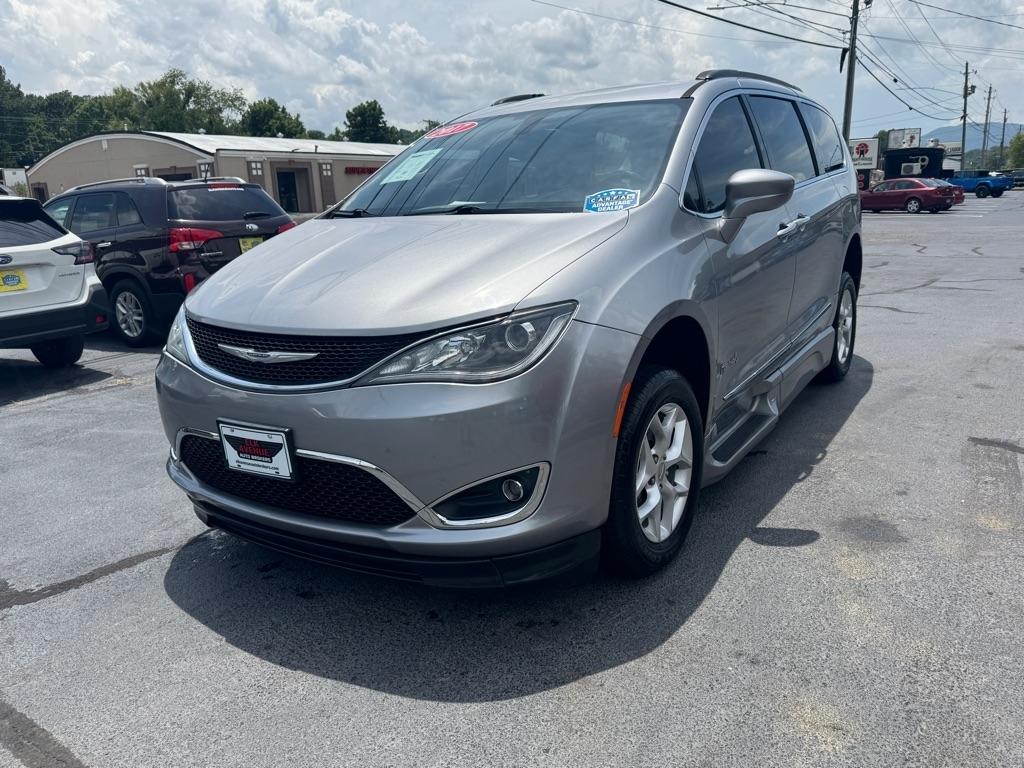 Chrysler Pacifica Touring-L FWD 2017