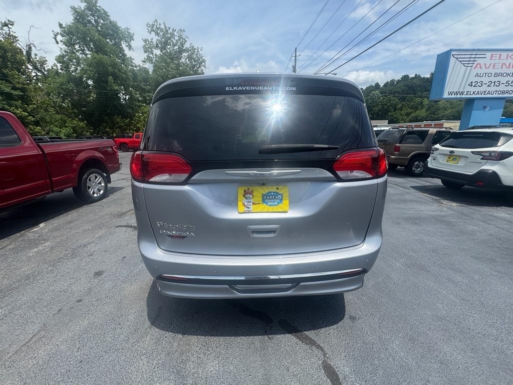 Chrysler Pacifica Touring-L FWD 2017